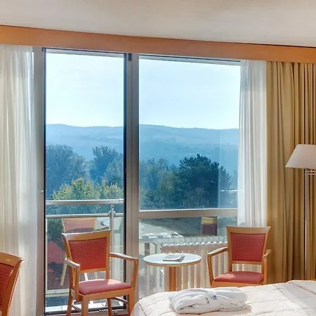 Ensana Esplanade Пьештяни