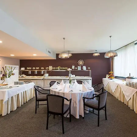 Ensana Esplanade 4*