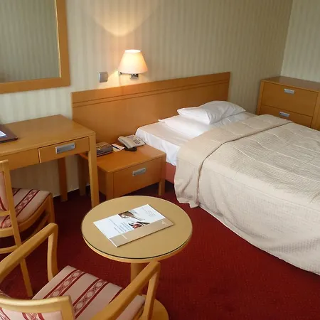 Ensana Esplanade Пьештяни