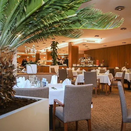 فندق Ensana Esplanade بييشتِني