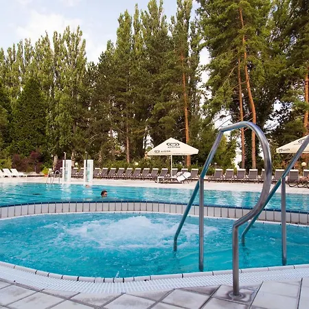 Ensana Esplanade Пьештяни