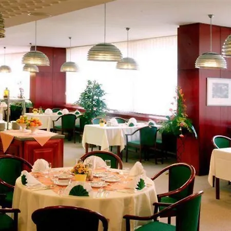Ensana Esplanade فندق بييشتِني
