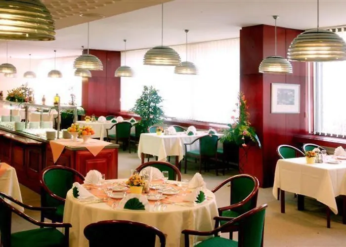 Ensana Esplanade Отель Пьештяни